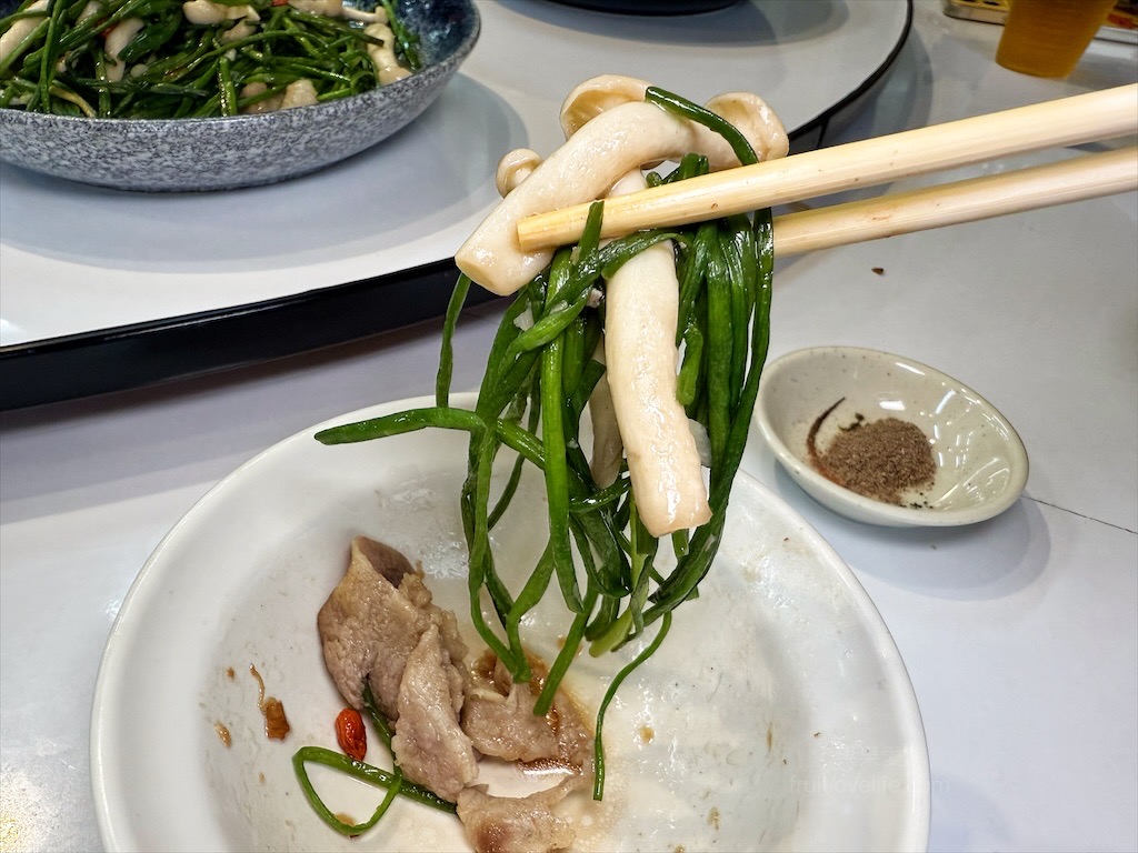 香村九尾草雞湯熱炒火鍋⟩南投名間松柏嶺受天宮附近美食餐廳，不能錯過的九尾草雞湯和古早味手路菜 @果果愛Fruitlove