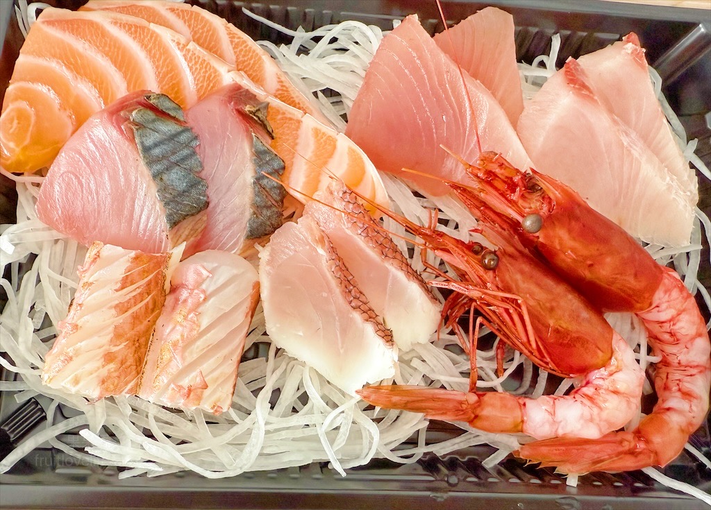 瀧慶水產⟩台中大里生魚片、握壽司、丼飯、烤物，超隱密的生魚片，有許多特殊魚種的生魚片，新鮮、甘甜又超值 @果果愛Fruitlove