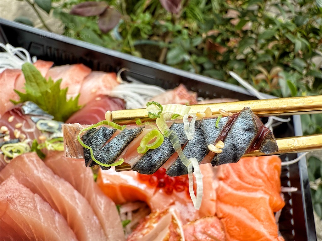 瀧慶水產⟩台中大里生魚片、握壽司、丼飯、烤物，超隱密的生魚片，有許多特殊魚種的生魚片，新鮮、甘甜又超值 @果果愛Fruitlove
