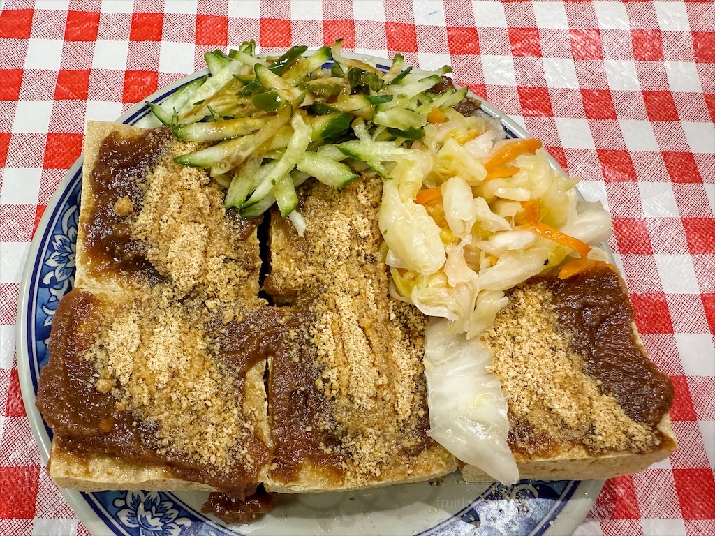 雙福佳脆皮臭豆腐⟩台中南屯臭豆腐，除了傳統口味的臭豆腐外，還有三種創意口味的臭豆腐，讓人蠻驚豔的 @果果愛Fruitlove