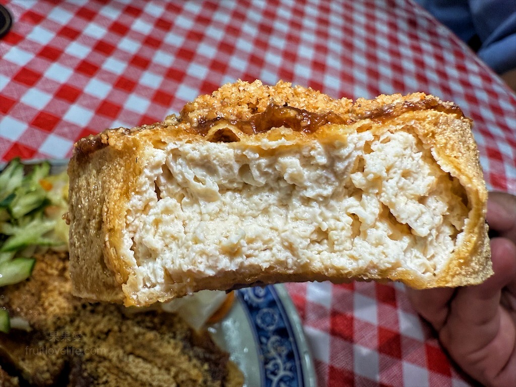 雙福佳脆皮臭豆腐⟩台中南屯臭豆腐，除了傳統口味的臭豆腐外，還有三種創意口味的臭豆腐，讓人蠻驚豔的 @果果愛Fruitlove
