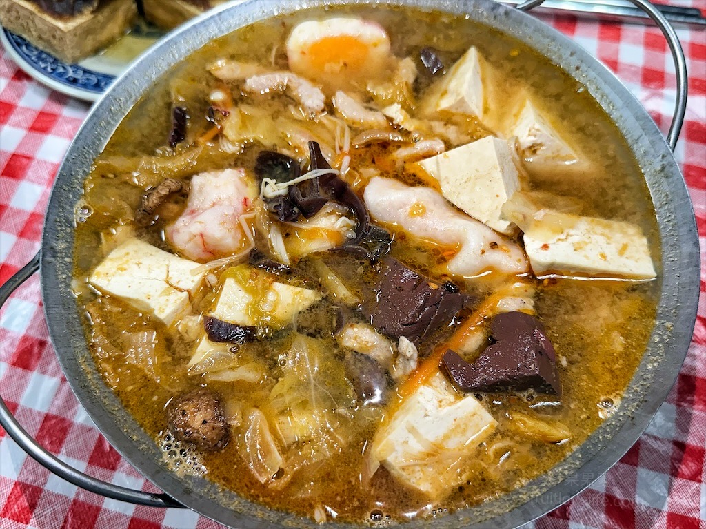雙福佳脆皮臭豆腐⟩台中南屯臭豆腐，除了傳統口味的臭豆腐外，還有三種創意口味的臭豆腐，讓人蠻驚豔的 @果果愛Fruitlove