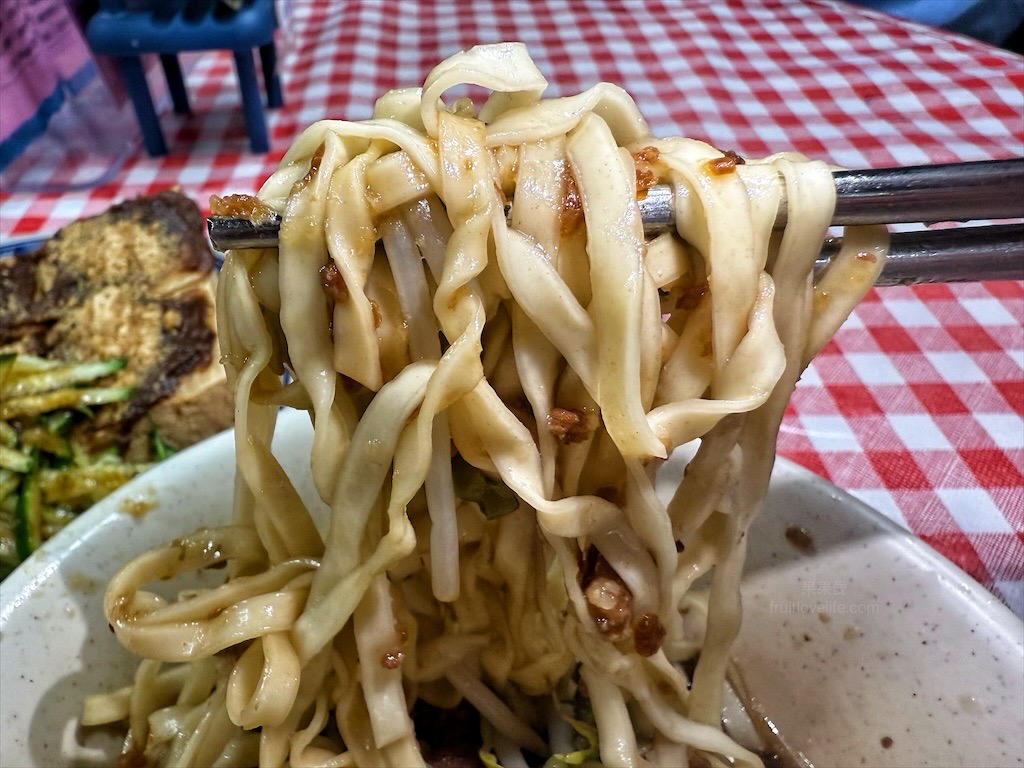 雙福佳脆皮臭豆腐⟩台中南屯臭豆腐，除了傳統口味的臭豆腐外，還有三種創意口味的臭豆腐，讓人蠻驚豔的 @果果愛Fruitlove