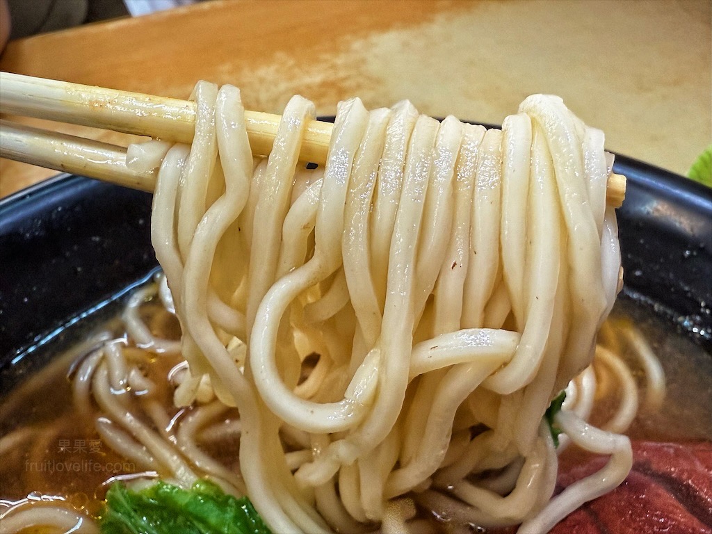 北平水餃大王⟩台中南區水餃、牛肉麵，在地的老味道，水餃和牛肉麵是這招牌，也有冷凍水餃可以買 @果果愛Fruitlove