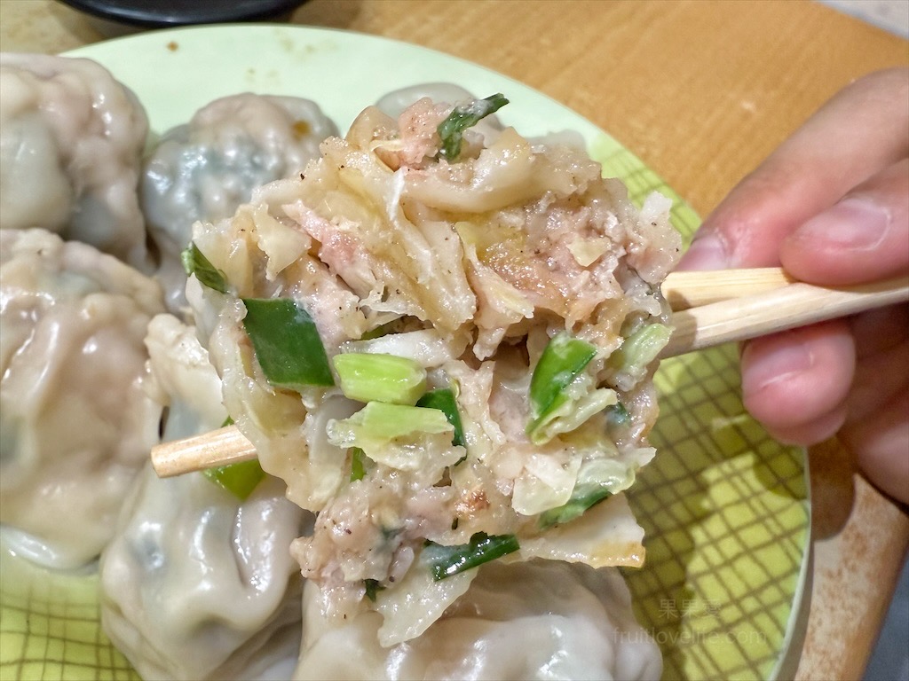 北平水餃大王⟩台中南區水餃、牛肉麵，在地的老味道，水餃和牛肉麵是這招牌，也有冷凍水餃可以買 @果果愛Fruitlove