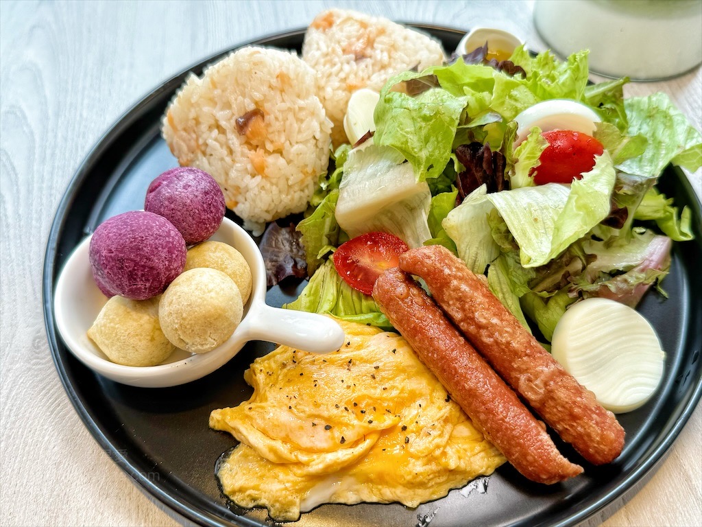 等雨停手作餐食⟩台中西屯早午餐，逢甲寵物友善早午餐，用餐環境簡約舒適，餐點美味平價，附近還有文修公園可以散散步 @果果愛Fruitlove