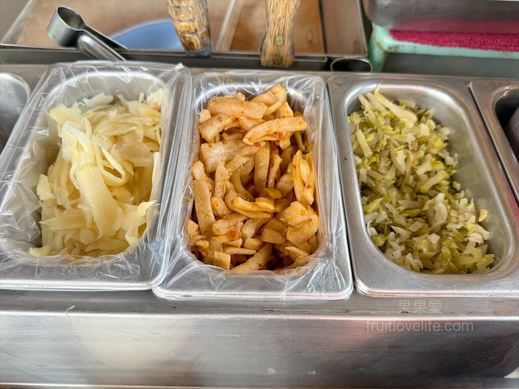 蔣記黑豬肉香腸⟩台中太平大腸包小腸，美味的下午點心，香腸有肉汁，米腸腸衣不會咬不斷或咬不爛 @果果愛Fruitlove