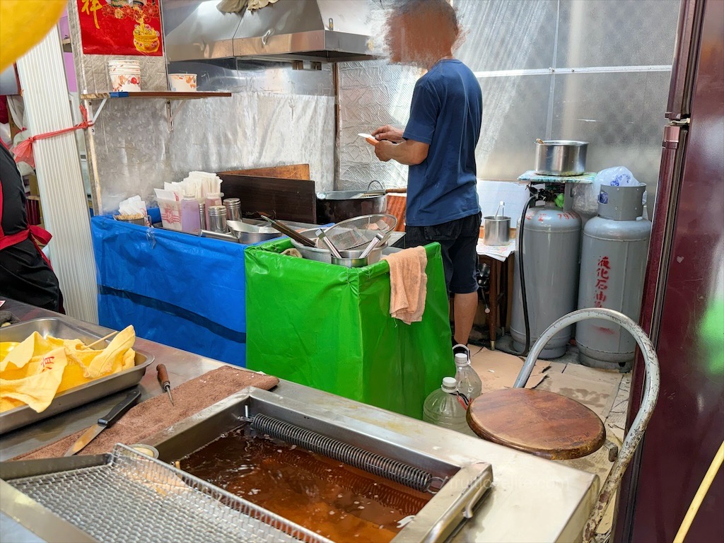 白沙屯鲍芝林［杏鮑菇/熱狗］⟩苗栗通霄炸物，原拱天宮廟口現炸現炸杏鮑菇、熱狗，杏鮑菇、熱狗是許多人推薦的 @果果愛Fruitlove