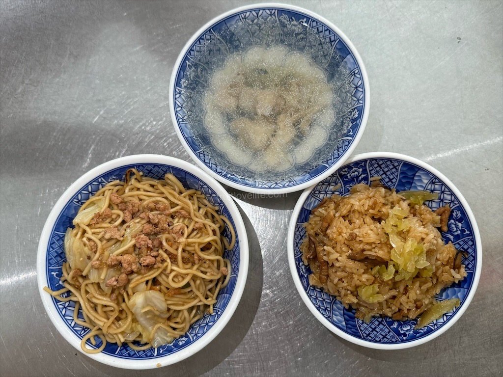 松柏坑油飯⟩南投名間早午餐，松柏嶺受天宮銅板美食小吃，來松柏嶺不能錯過的古早味油飯，自製油飯醬很加分 @果果愛Fruitlove