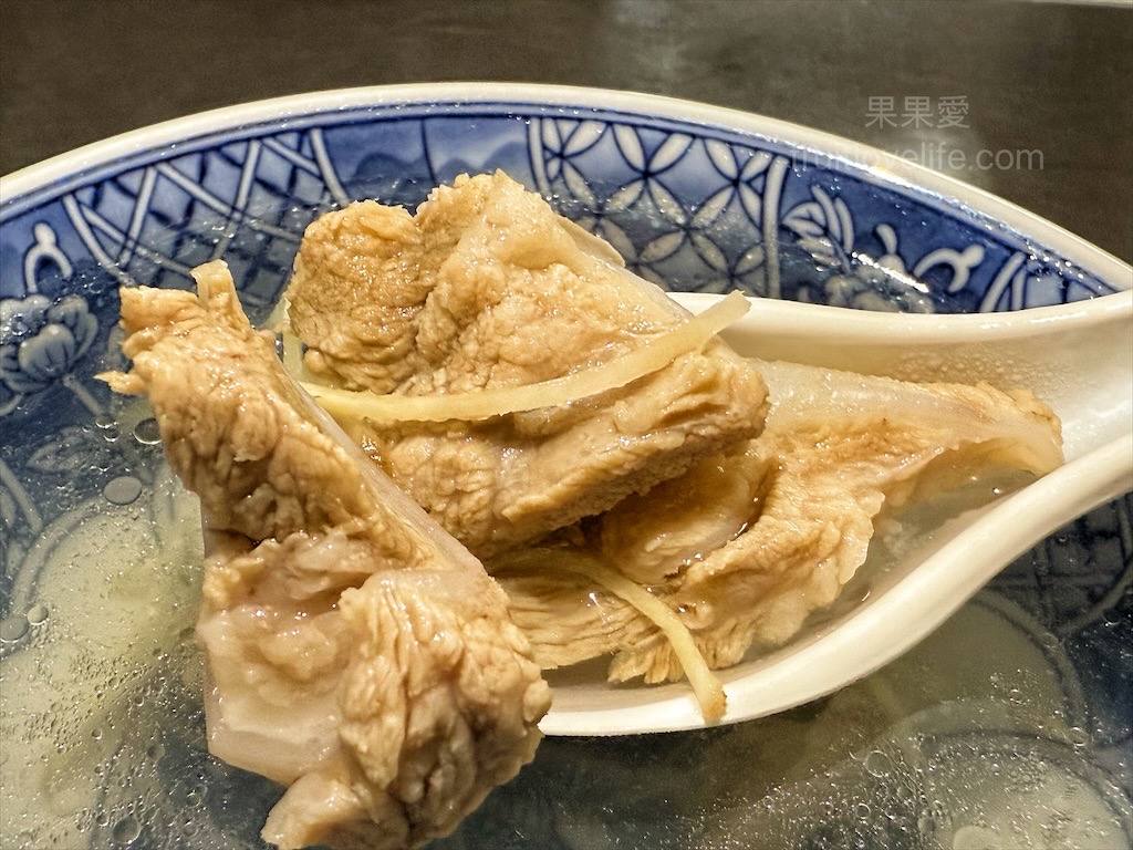 松柏坑油飯⟩南投名間早午餐，松柏嶺受天宮銅板美食小吃，來松柏嶺不能錯過的古早味油飯，自製油飯醬很加分 @果果愛Fruitlove