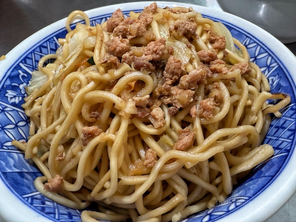 松柏坑油飯⟩南投名間早午餐，松柏嶺受天宮銅板美食小吃，來松柏嶺不能錯過的古早味油飯，自製油飯醬很加分 @果果愛Fruitlove