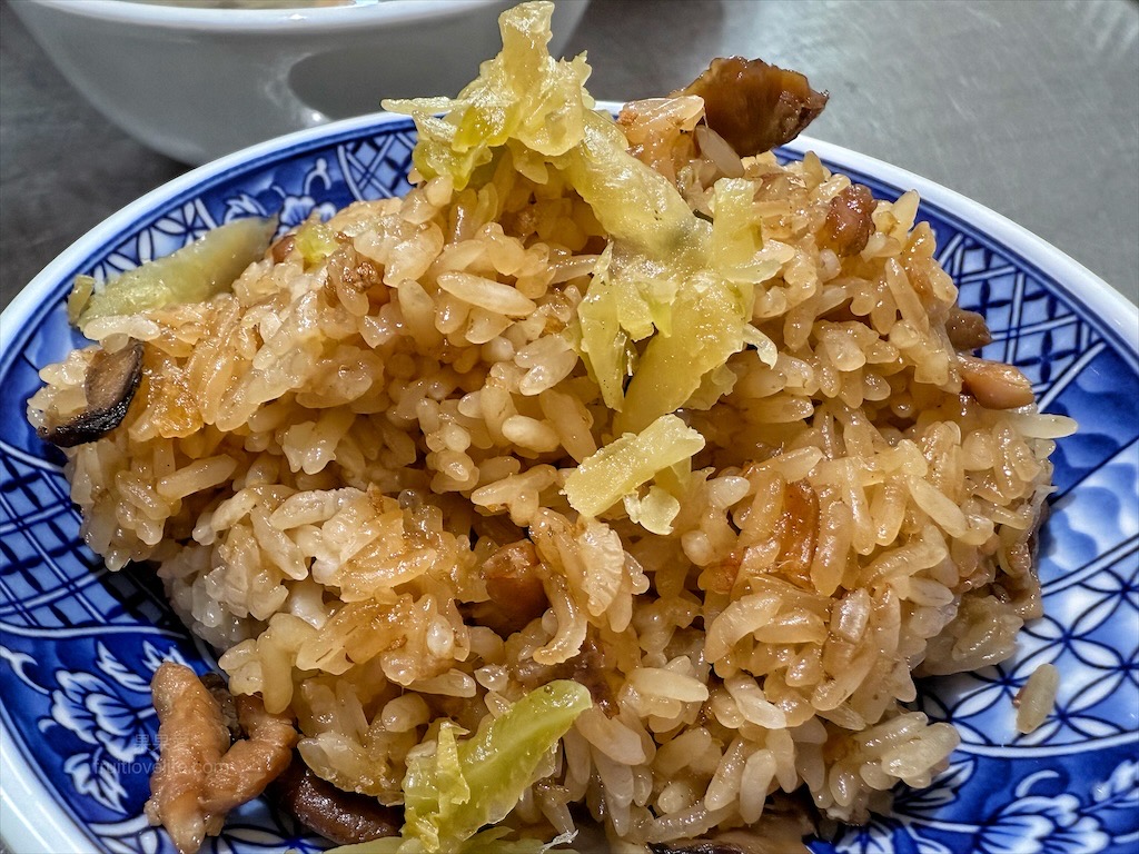 松柏坑油飯⟩南投名間早午餐，松柏嶺受天宮銅板美食小吃，來松柏嶺不能錯過的古早味油飯，自製油飯醬很加分 @果果愛Fruitlove