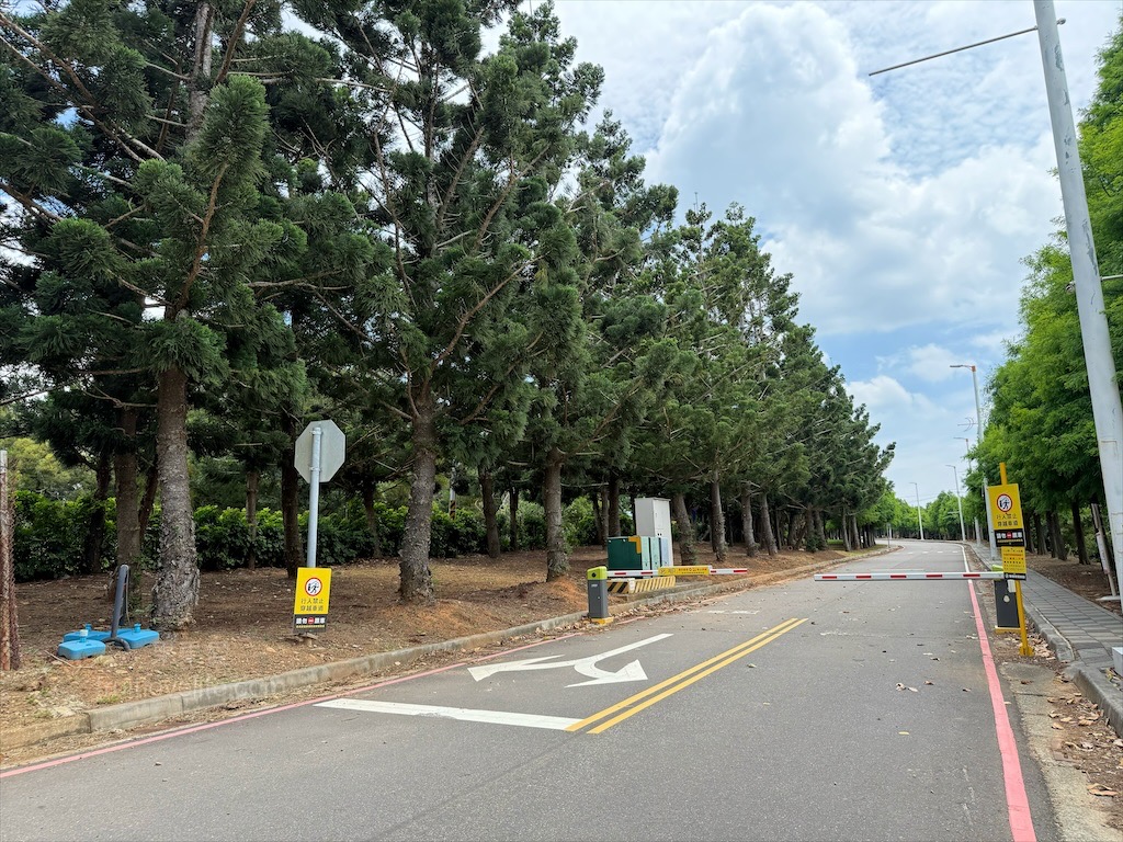 樂奇Lucky Club台中麗寶店⟩台中后里餐酒館，無論是大人系的遊樂場、聚餐看賽事還是品嚐美食，這裡通通都有，低消300元不限時 @果果愛Fruitlove
