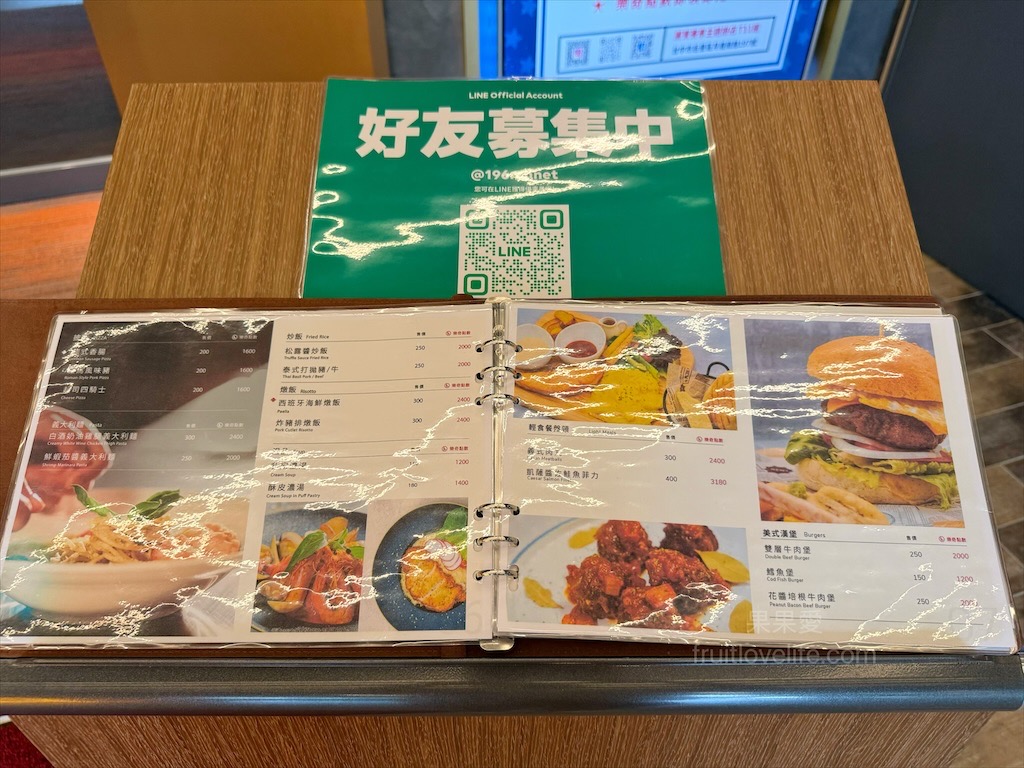 樂奇Lucky Club台中麗寶店⟩台中后里餐酒館，無論是大人系的遊樂場、聚餐看賽事還是品嚐美食，這裡通通都有，低消300元不限時 @果果愛Fruitlove