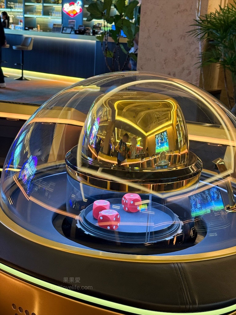 樂奇Lucky Club台中麗寶店⟩台中后里餐酒館，無論是大人系的遊樂場、聚餐看賽事還是品嚐美食，這裡通通都有，低消300元不限時 @果果愛Fruitlove