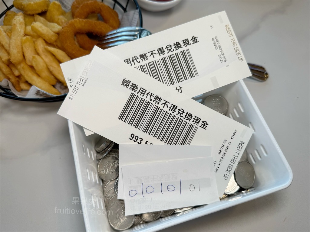 樂奇Lucky Club台中麗寶店⟩台中后里餐酒館，無論是大人系的遊樂場、聚餐看賽事還是品嚐美食，這裡通通都有，低消300元不限時 @果果愛Fruitlove