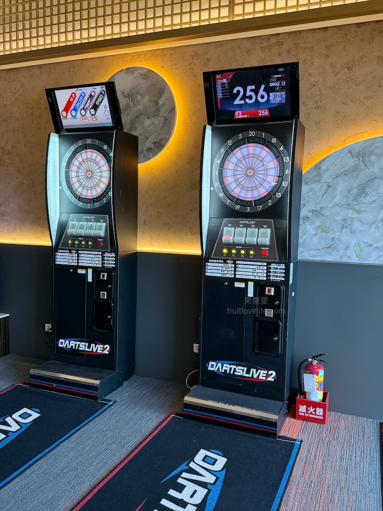 樂奇Lucky Club台中麗寶店⟩台中后里餐酒館，無論是大人系的遊樂場、聚餐看賽事還是品嚐美食，這裡通通都有，低消300元不限時 @果果愛Fruitlove
