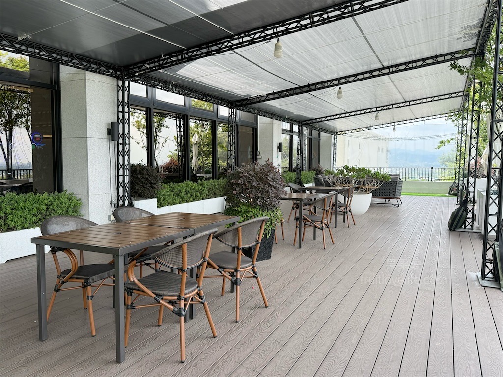 樂奇Lucky Club台中麗寶店⟩台中后里餐酒館，無論是大人系的遊樂場、聚餐看賽事還是品嚐美食，這裡通通都有，低消300元不限時 @果果愛Fruitlove