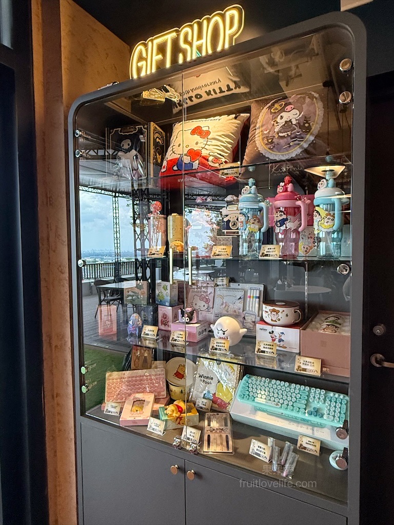 樂奇Lucky Club台中麗寶店⟩台中后里餐酒館，無論是大人系的遊樂場、聚餐看賽事還是品嚐美食，這裡通通都有，低消300元不限時 @果果愛Fruitlove