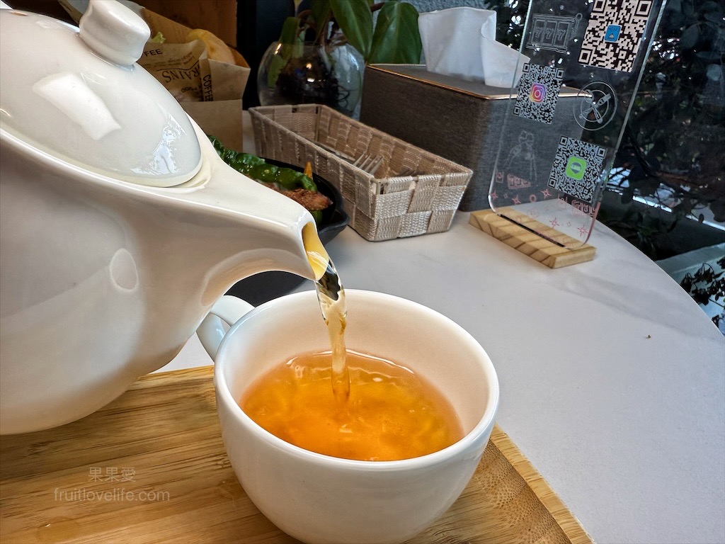 樂奇Lucky Club台中麗寶店⟩台中后里餐酒館，無論是大人系的遊樂場、聚餐看賽事還是品嚐美食，這裡通通都有，低消300元不限時 @果果愛Fruitlove