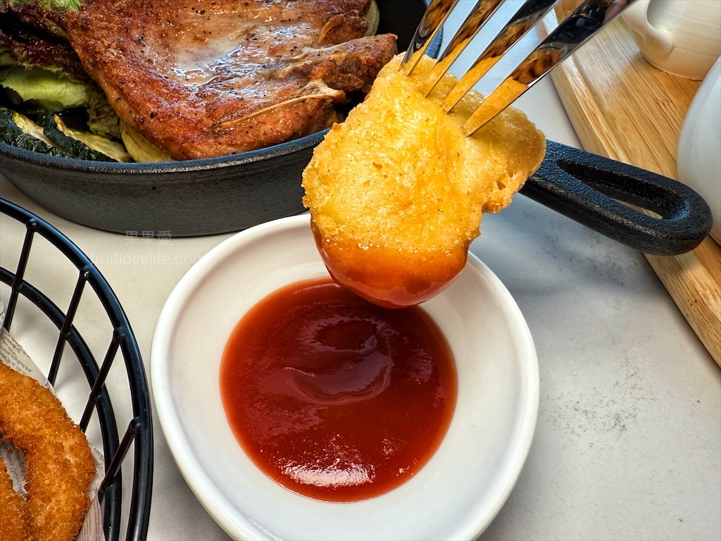 樂奇Lucky Club台中麗寶店⟩台中后里餐酒館，無論是大人系的遊樂場、聚餐看賽事還是品嚐美食，這裡通通都有，低消300元不限時 @果果愛Fruitlove