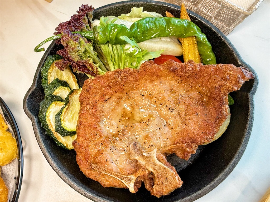 樂奇Lucky Club台中麗寶店⟩台中后里餐酒館，無論是大人系的遊樂場、聚餐看賽事還是品嚐美食，這裡通通都有，低消300元不限時 @果果愛Fruitlove