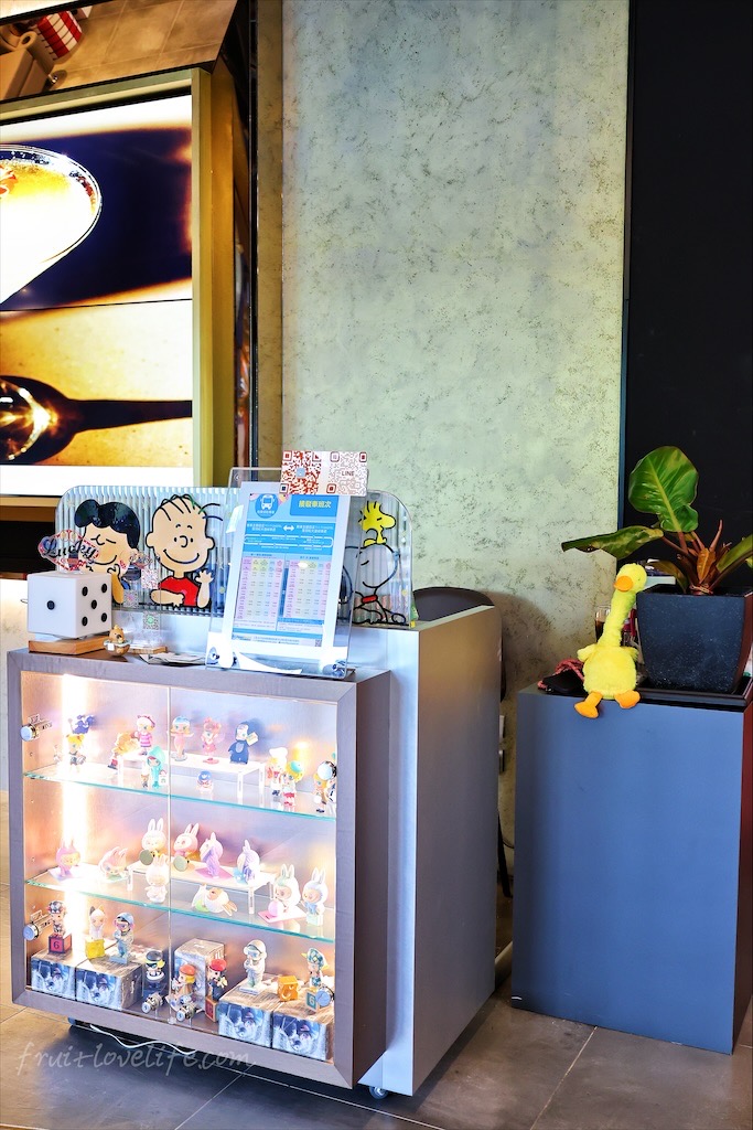 樂奇Lucky Club台中麗寶店⟩台中后里餐酒館，無論是大人系的遊樂場、聚餐看賽事還是品嚐美食，這裡通通都有，低消300元不限時 @果果愛Fruitlove