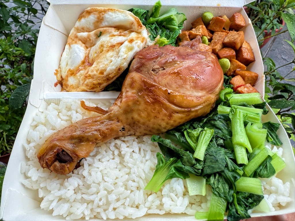 飄香懷舊便當⟩台中南區便當，興大平價便當，主菜+四配菜只要70元，有9種主菜可選擇 @果果愛Fruitlove