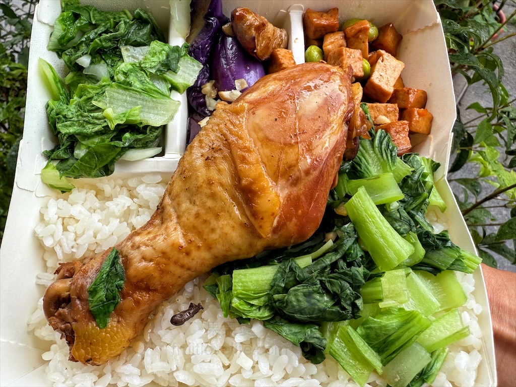 艾瑪蕾蒂 原味·甜點⟩蛋黃酥酥而不膩，人氣商品布雪燒，芋泥捲吃的到芋頭顆粒-台中美食/伴手禮 @果果愛Fruitlove