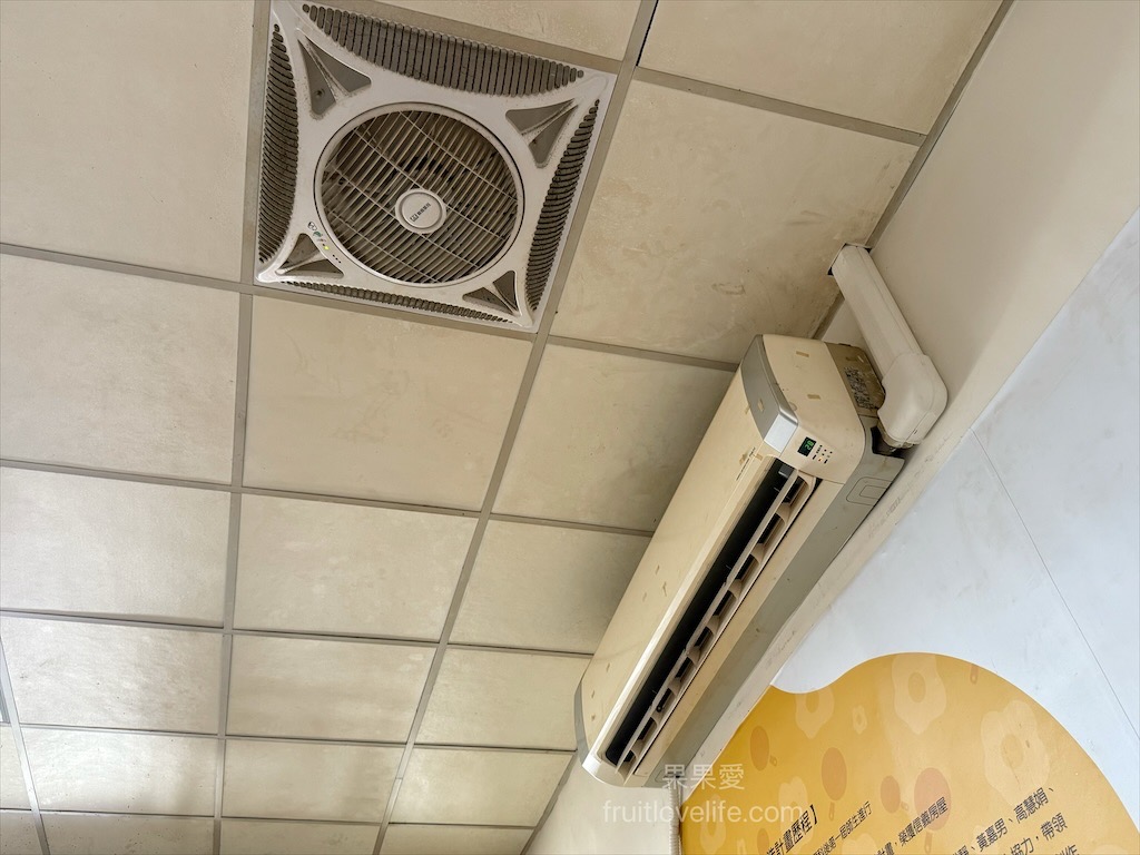 米修廚房⟩台中外埔早午餐，超霸氣的蝦仁粉漿蛋餅，一早還有蚵仔煎、米糕、炒飯、鹹菜鴨可以吃 @果果愛Fruitlove