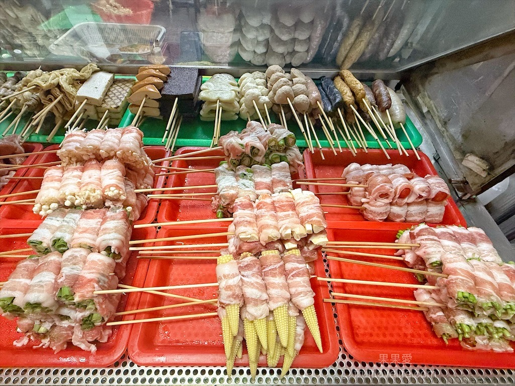 武燒烤⟩台中南屯燒烤，獨特烤醬的炭火燒烤，不能錯過有厚度的肉排漢堡，一口咬下滿滿肉汁 @果果愛Fruitlove