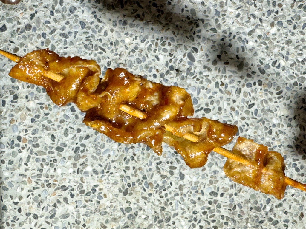 武燒烤⟩台中南屯燒烤，獨特烤醬的炭火燒烤，不能錯過有厚度的肉排漢堡，一口咬下滿滿肉汁 @果果愛Fruitlove