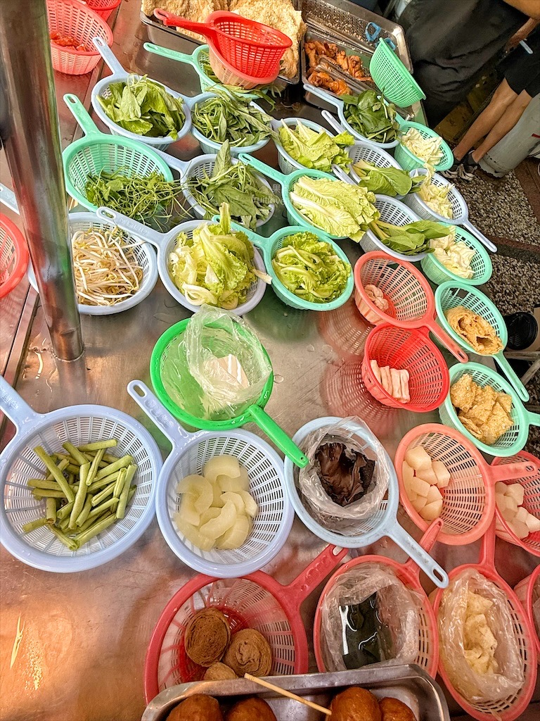 雲科大滷味雞爪凍⟩雲林斗六滷味，超人氣的宵夜美食，滷味平價又美味，滷雞爪要吃要快，不然很快就完售了 @果果愛Fruitlove