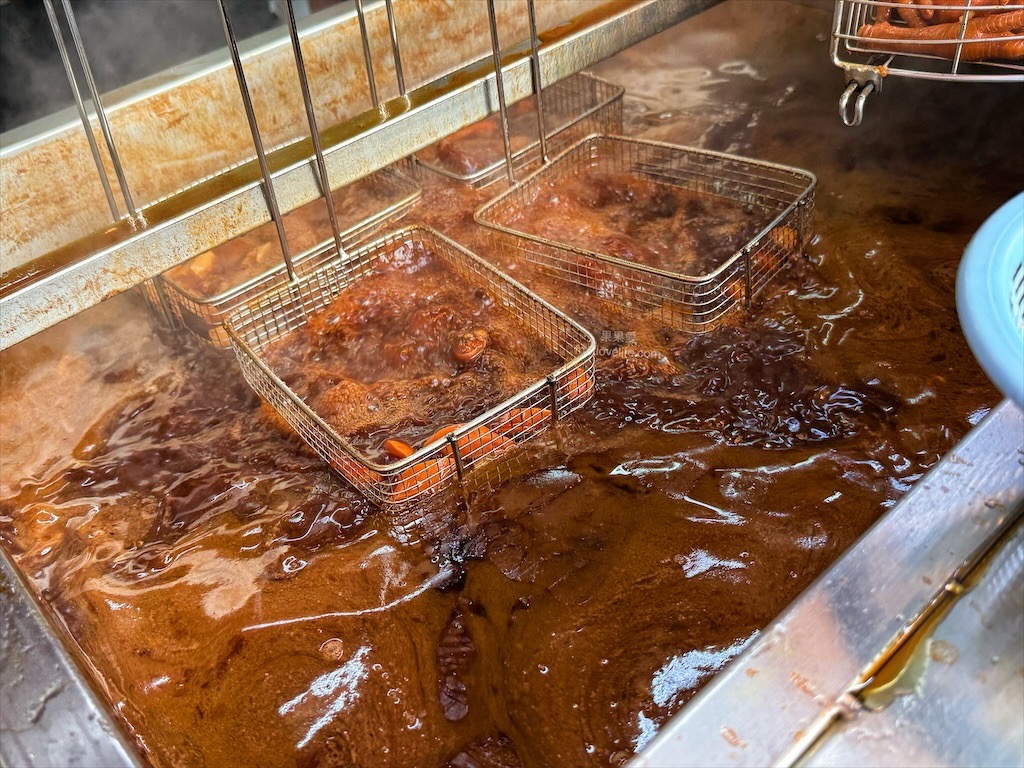 苗栗銅鑼美食 &#8211;  到特斯拉超充站吃雞排    平價消費  舒適的內用座位  美麗的餐具  還可以帶著毛孩一同入內   就算沒有車充的旅人也能來的好地方 @果果愛Fruitlove