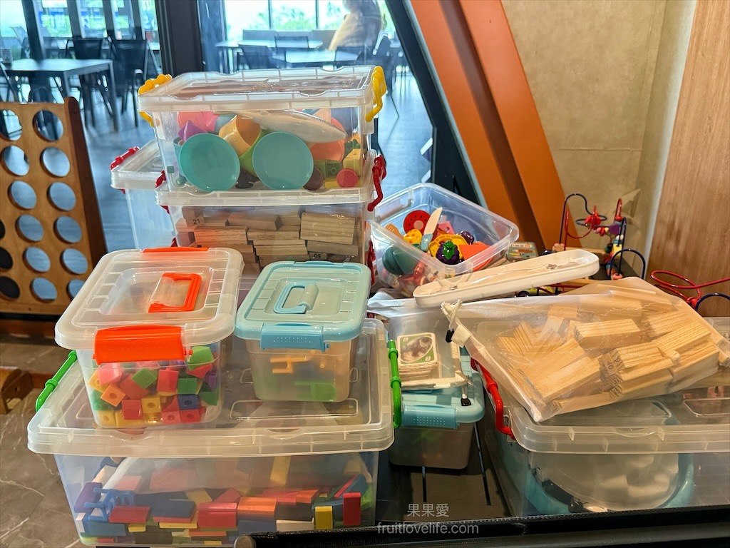 鹿芝谷生態景觀園區⟩南投鹿谷景點，許多超萌的可愛小動物，也有超人氣的水豚君(卡皮巴拉)，加上山巒景色讓人感到美不勝收 @果果愛Fruitlove
