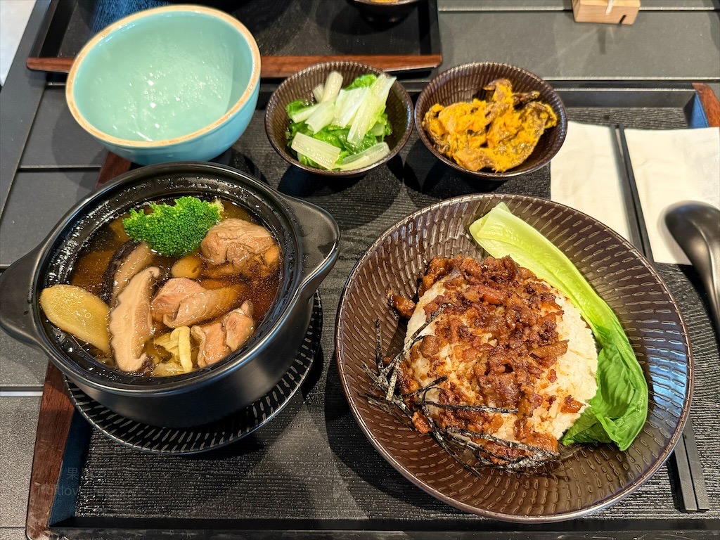 鹿芝谷生態景觀園區⟩南投鹿谷景點，許多超萌的可愛小動物，也有超人氣的水豚君(卡皮巴拉)，加上山巒景色讓人感到美不勝收 @果果愛Fruitlove