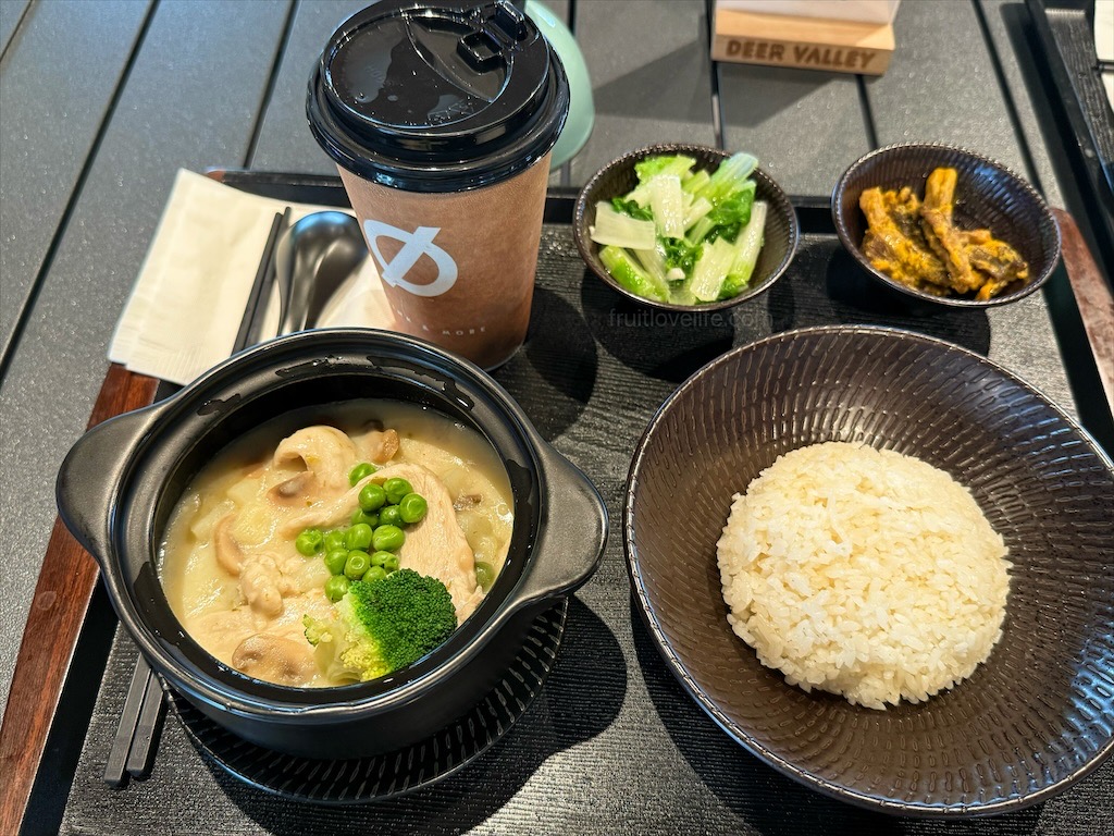 鹿芝谷生態景觀園區⟩南投鹿谷景點，許多超萌的可愛小動物，也有超人氣的水豚君(卡皮巴拉)，加上山巒景色讓人感到美不勝收 @果果愛Fruitlove