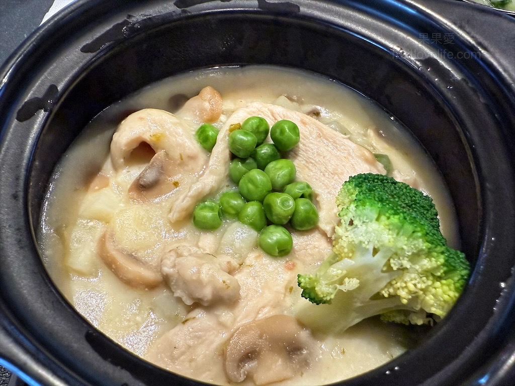 鹿芝谷生態景觀園區⟩南投鹿谷景點，許多超萌的可愛小動物，也有超人氣的水豚君(卡皮巴拉)，加上山巒景色讓人感到美不勝收 @果果愛Fruitlove