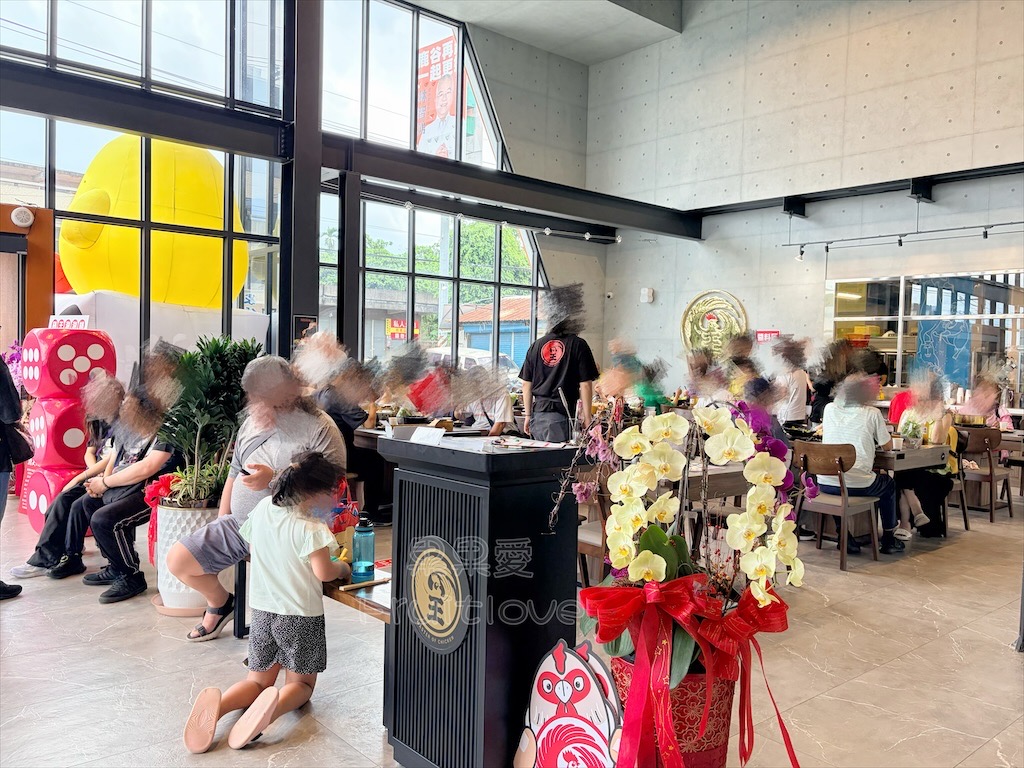 南投鹿谷親子景點｜鹿芝谷生態景觀園區：水豚、浣熊療癒系萌寵互動，山巒景色讓人感到美不勝收 @果果愛Fruitlove