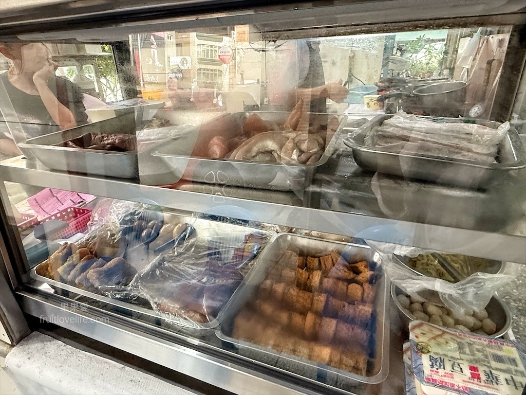 惠來鴨肉飯⟩台中西區小吃，隱藏版鴨肉飯便當很推薦，每日限量，鴨肉量多，肉質嫩皮Q @果果愛Fruitlove