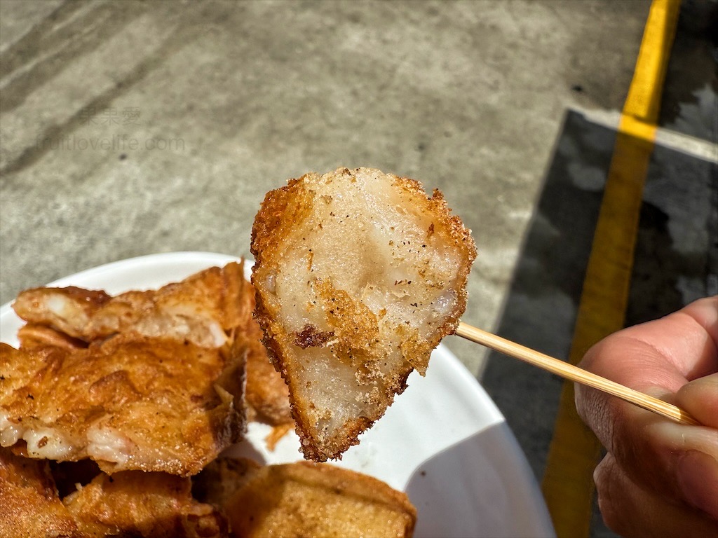 大漢花枝丸⟩澎湖馬公花枝丸，中央老街讓人難以忘懷的美食小吃，花枝鑲油條酥脆內軟，口感豐富，用料很實在 @果果愛Fruitlove