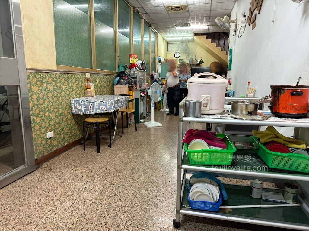 十三街美食 | 台中南屯爌肉飯，巷弄內的爌肉飯、炒飯，加班宵夜的美味食堂 @果果愛Fruitlove