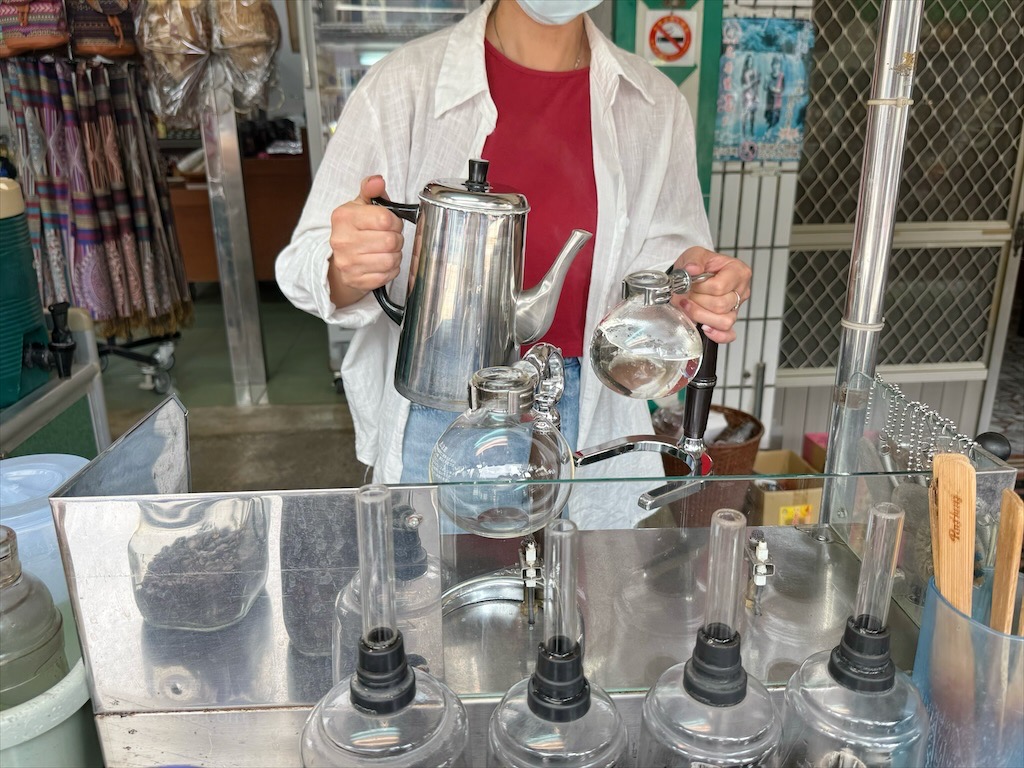 那萬的現煮咖啡|南投魚池咖啡，日月潭伊達邵週末限定，漫步環潭步道，品嚐在地魚池咖啡 @果果愛Fruitlove