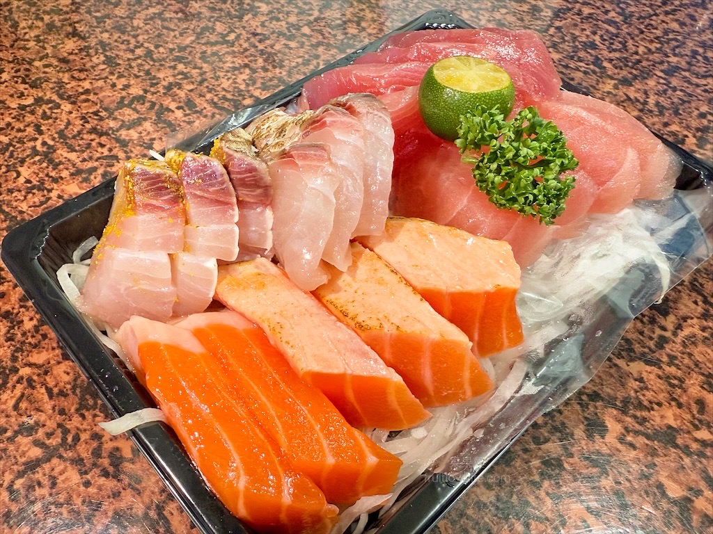 鮪魚哥生魚片|澎湖馬公生魚片專賣店，每日現流漁獲，生魚片新鮮現切，就是這麼清爽鮮甜，還提供免費炙燒服務 @果果愛Fruitlove