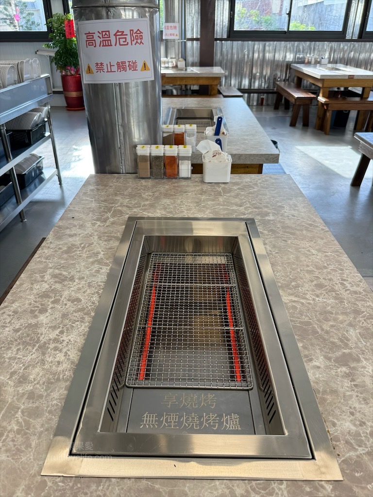 澎湖享燒烤Enjoy BBQ|澎湖馬公燒烤吃到飽，冷氣開放無煙燒烤吃到飽，鮮蚵、小管、海魚任你夾 @果果愛Fruitlove