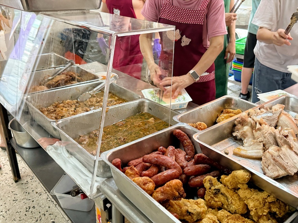 阿珠便當|台中西屯便當，便當通通一率70元，主菜多樣，搭配四樣配菜，吃飽飽免煩惱 @果果愛Fruitlove