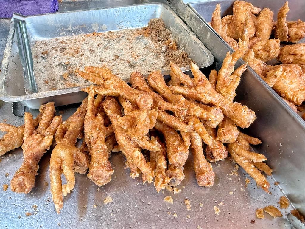 沙鹿郭家炸雞|台中沙鹿炸雞，沙鹿市場40年老字號炸雞店，雞翅、香酥雞超搶手，搭配獨家特調胡椒鹽，超對味又唰嘴 @果果愛Fruitlove