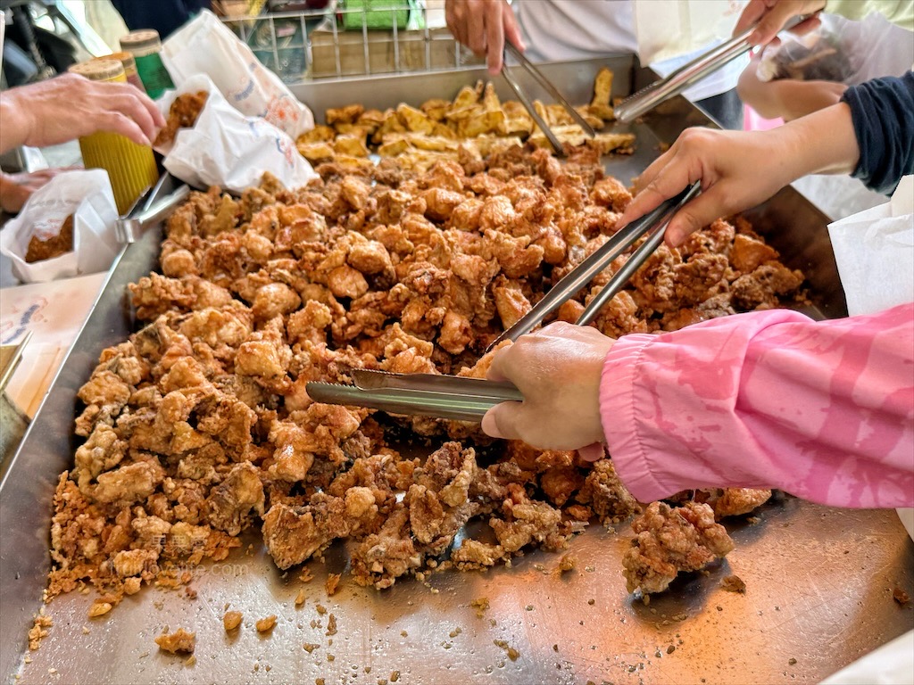 沙鹿郭家炸雞|台中沙鹿炸雞，沙鹿市場40年老字號炸雞店，雞翅、香酥雞超搶手，搭配獨家特調胡椒鹽，超對味又唰嘴 @果果愛Fruitlove