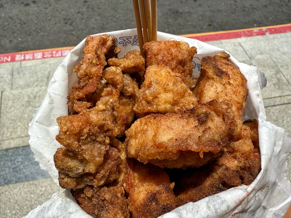 沙鹿郭家炸雞|台中沙鹿炸雞，沙鹿市場40年老字號炸雞店，雞翅、香酥雞超搶手，搭配獨家特調胡椒鹽，超對味又唰嘴 @果果愛Fruitlove
