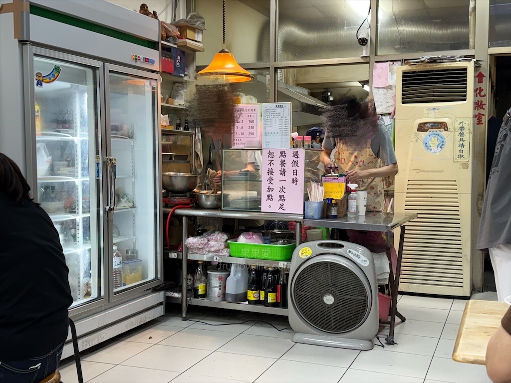 盛東餃子館|台中東勢水餃，當地飄香多年的超人氣水餃老店，絕不能錯過高麗菜豬肉水餃、鮮蝦水餃 @果果愛Fruitlove